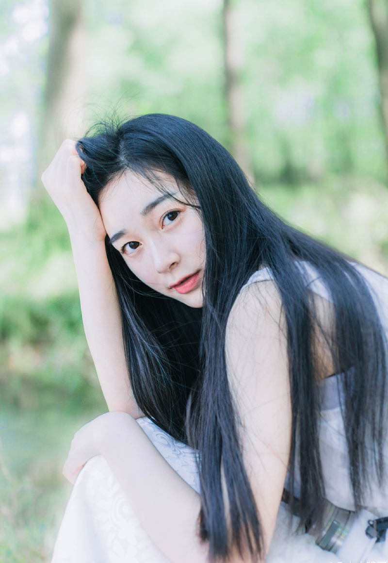 夏侯惇闷闷的坐下来，良久，轻叹了口气，现在他反倒更希望是刘备干的，如果是刘备的话，他还能派人过去理直气壮的骂一顿，但换成吕布……